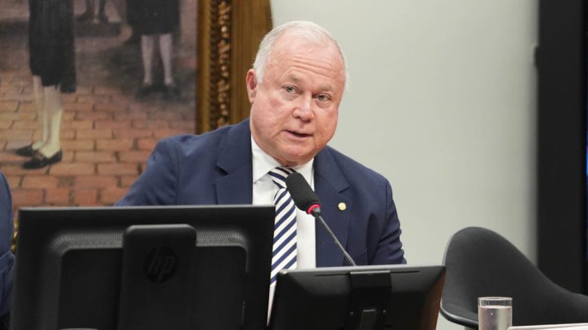 Deputado Paulo Azi apresenta parecer favorável à tramitação da PEC que reduz jornada de trabalho