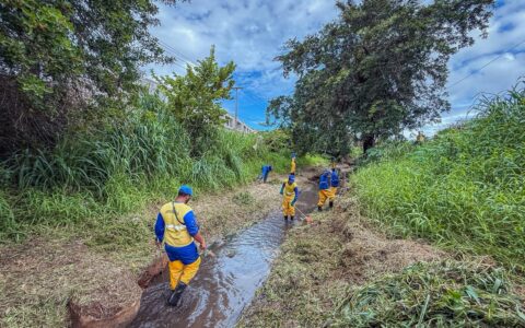 Imagem do post Prefeitura intensifica limpeza de canal e mira combate a alagamentos em Buraquinho