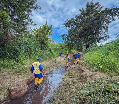 Imagem do post Prefeitura intensifica limpeza de canal e mira combate a alagamentos em Buraquinho