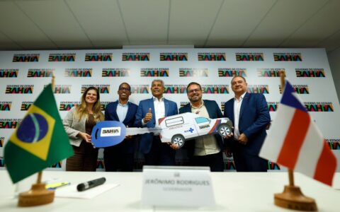 Imagem do post Jerônimo entrega veículos e promete nova orla para Madre de Deus