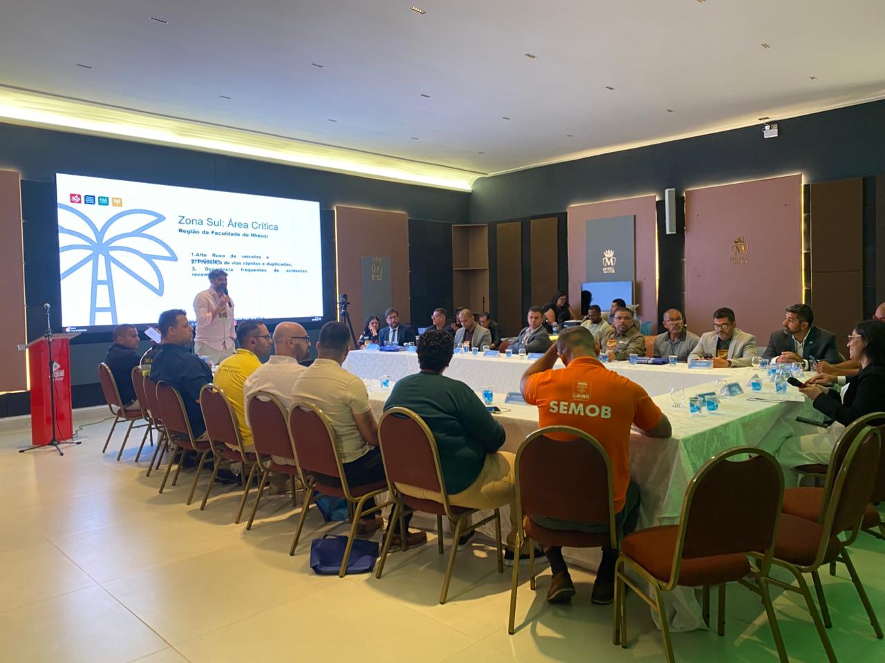 Lauro de Freitas participa de fórum e discute soluções para mobilidade e segurança no trânsito