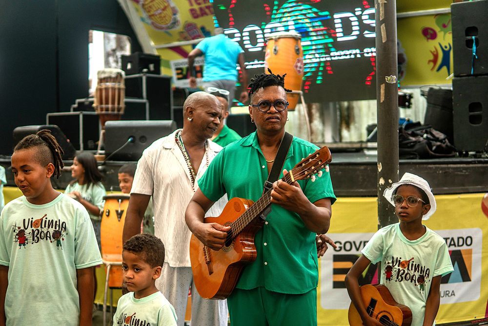 Público do Pelourinho sambou com festa da Viola de Doze em celebração aos 10 anos do Projeto Violinha Boa