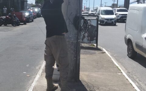 Imagem do post Operação retira 100 kg de fios e combate poluição visual em Lauro de Freitas