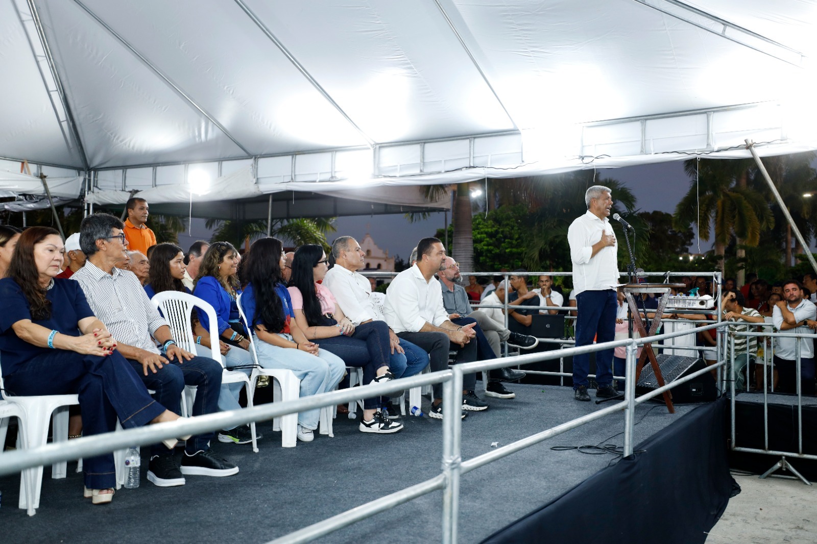 Jerônimo acelera agenda e faz maratona de entregas em 9 cidades da Bahia
