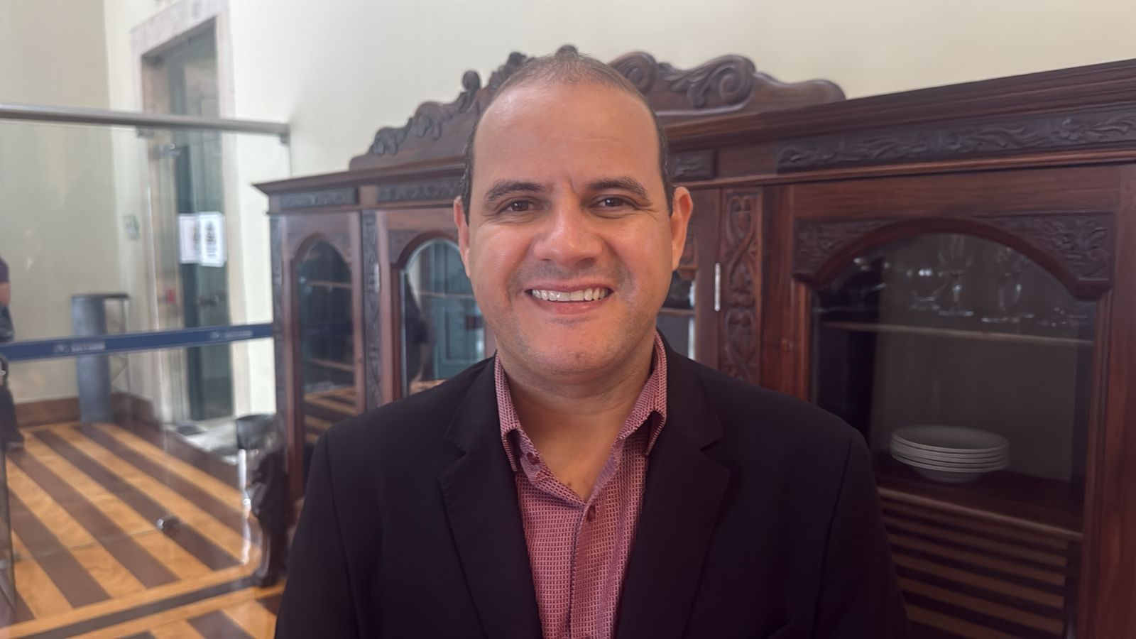  Randerson Leal volta a criticar taxa no aeroporto de Salvador: “É um absurdo”