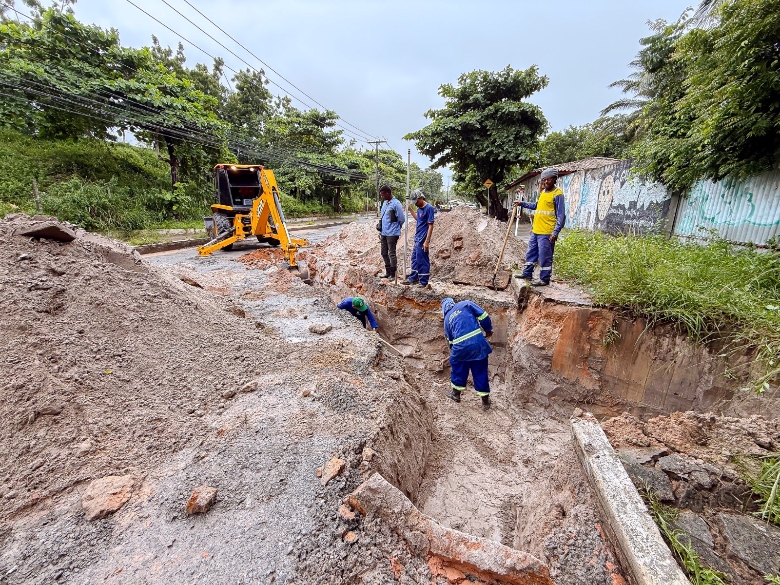 Obra em Vilas do Atlântico avança e chega a 50% na drenagem