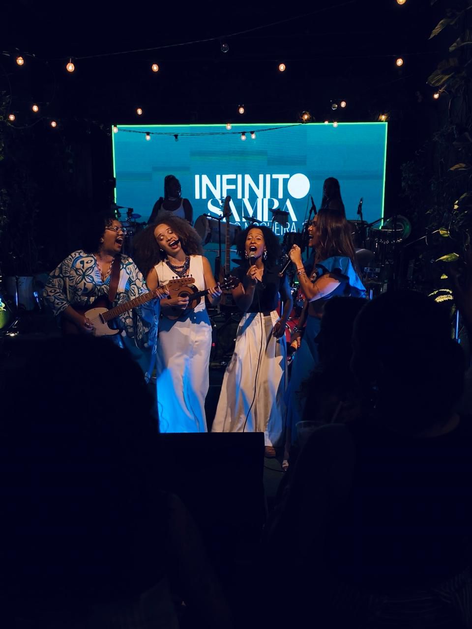 Sambaiana se apresenta durante lançamento da turnê de Diogo Nogueira, em Salvador