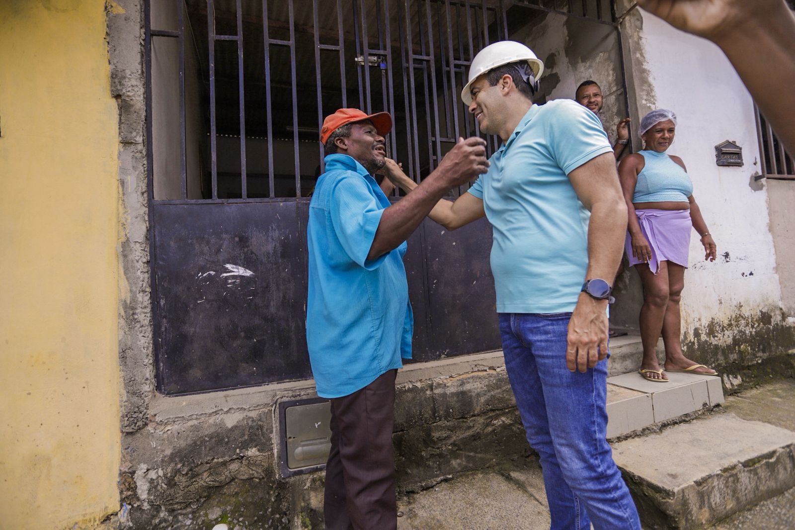 Bruno Reis promete asfaltar área esquecida após obra inacabada