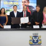 Osvaldo recebe título de cidadão de Salvador e se emociona com homenagem