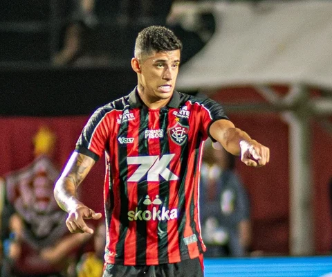 Imagem do post Vitória perde titular por até 6 meses e vê crise na zaga aumentar; veja cenário preocupante
