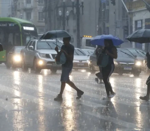 Imagem do post Chuva castiga Salvador: alagamentos, desabamentos e caos em plena madrugada