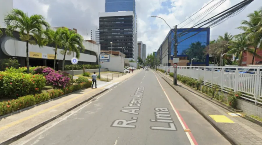 Morte com sinais de violência intriga polícia perto do Salvador Shopping