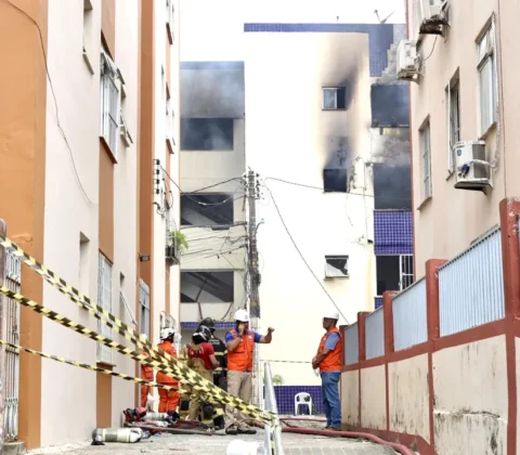 Imagem do post Prédio atingido por explosão no Stiep começa a ser demolido em Salvador; veja o que vai acontecer