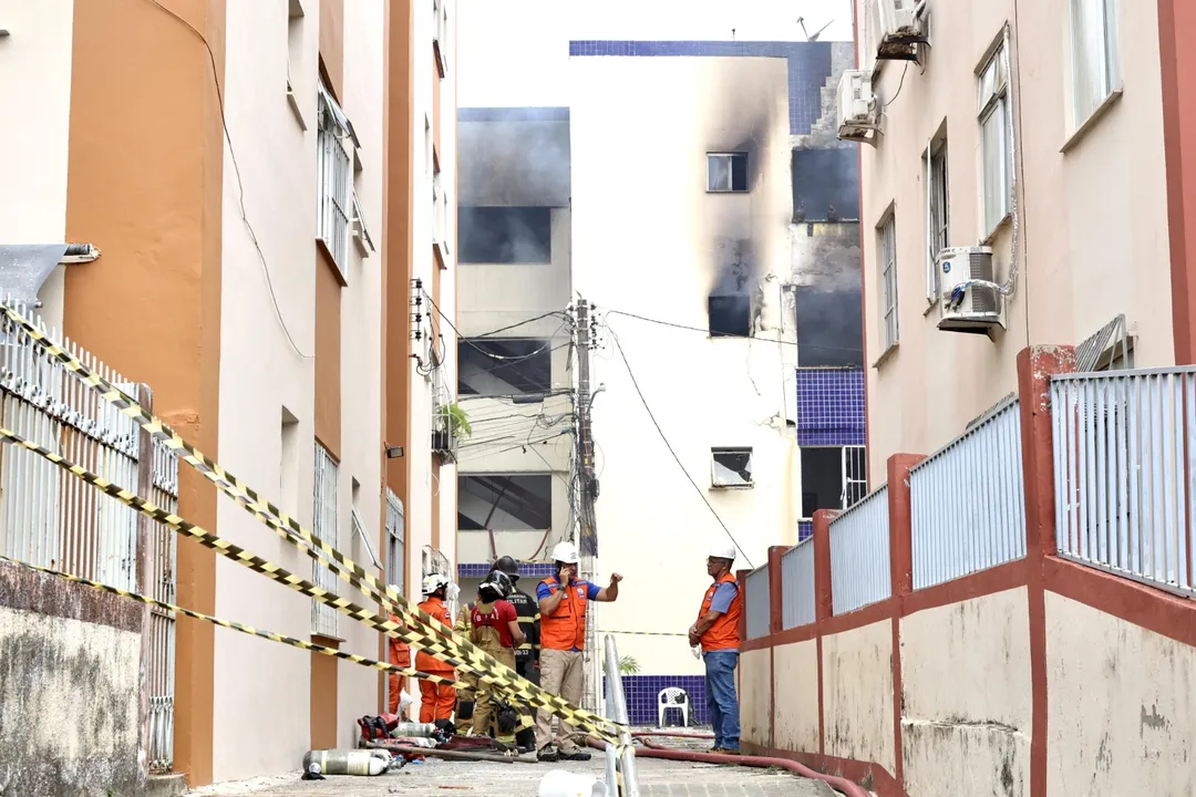 Prédio atingido por explosão no Stiep começa a ser demolido em Salvador; veja o que vai acontecer