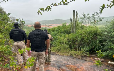Imagem do post CV NA MIRA: Operação encontra drogas e desmonta acampamento de facção em área de mata