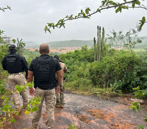 Imagem do post CV NA MIRA: Operação encontra drogas e desmonta acampamento de facção em área de mata