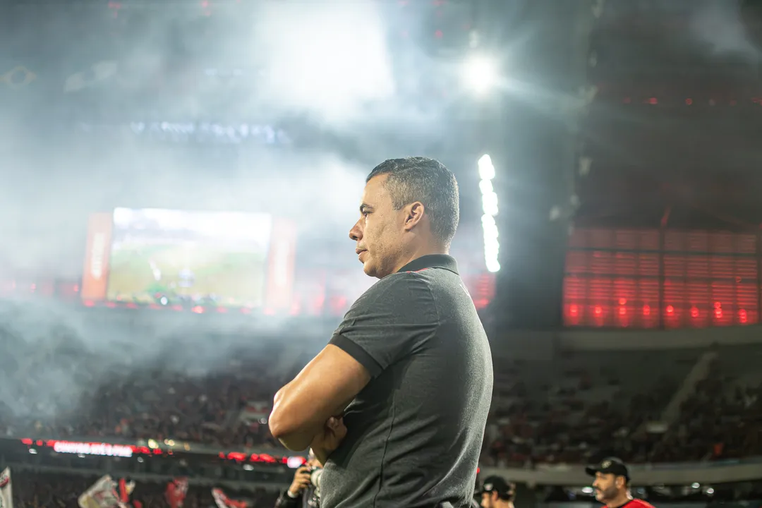 “Resultado condicionado”? Jair Ventura dispara contra arbitragem após derrota do Vitória