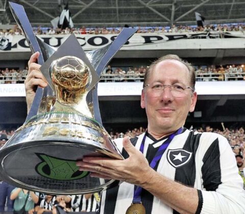 Imagem do post Botafogo à venda: SAF de John Textor é anunciada em jornal internacional
