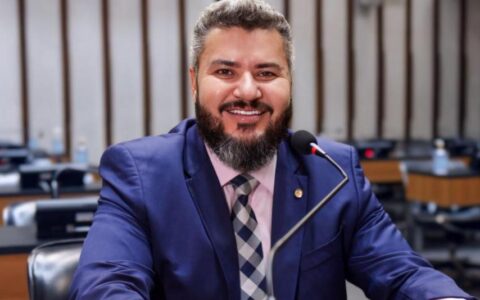 Imagem do post Júnior Muniz propõe Comenda 2 de Julho ao jurista Roberto Rosas na ALBA