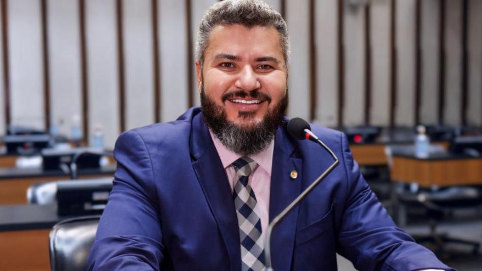 Júnior Muniz propõe Comenda 2 de Julho ao jurista Roberto Rosas na ALBA