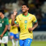 Joia do Bahia marca três e Brasil goleia na estreia
