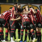 Vitória x São Paulo agita o Barradão; veja onde assistir e escalações