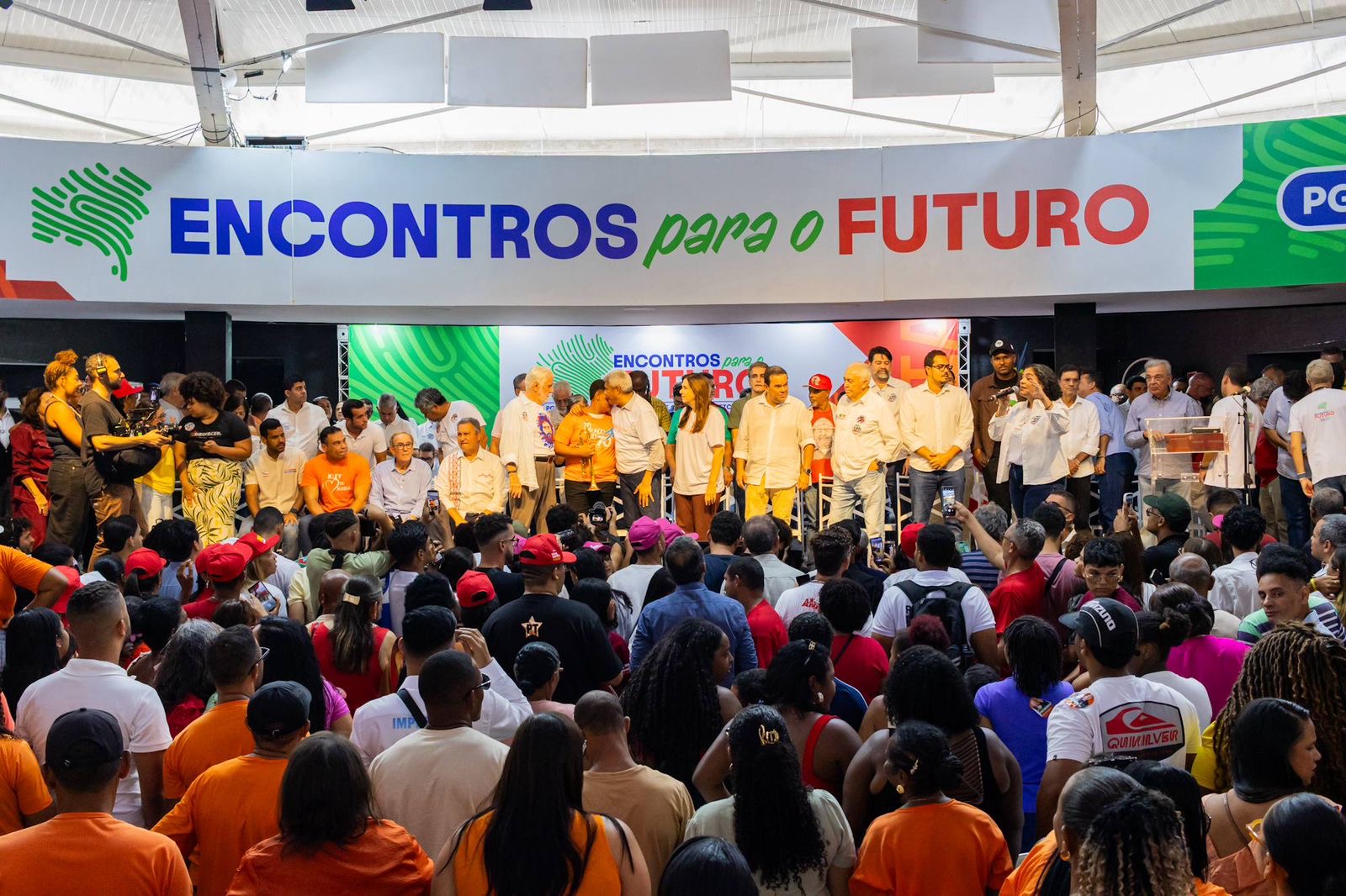 Jerônimo Rodrigues reúne mais de 20 prefeitos em Feira de Santana
