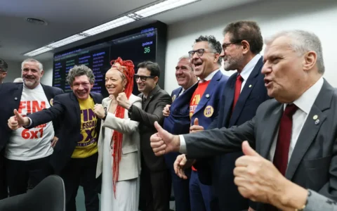 Imagem do post Comissão da Câmara aprova PEC que acaba com escala 6×1 e reduz jornada para 40 horas