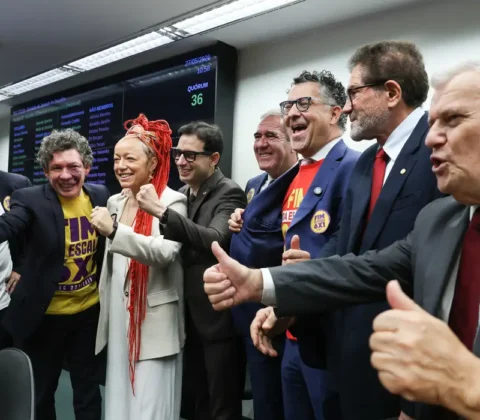Imagem do post Comissão da Câmara aprova PEC que acaba com escala 6×1 e reduz jornada para 40 horas