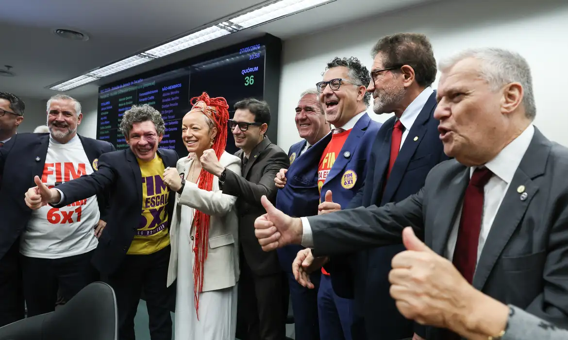 Comissão da Câmara aprova PEC que acaba com escala 6×1 e reduz jornada para 40 horas