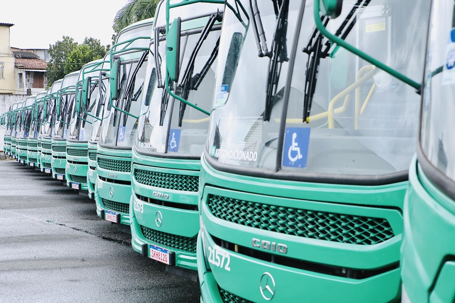 Obras do VLT mudam itinerários de ônibus na BR-324 durante a madrugada em Salvador