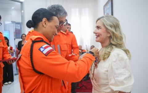Imagem do post Presidente da ALBA recebe a mais alta honraria do Corpo de Bombeiros: “Toca a alma”