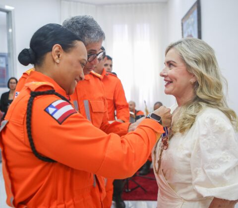 Imagem do post Presidente da ALBA recebe a mais alta honraria do Corpo de Bombeiros: “Toca a alma”