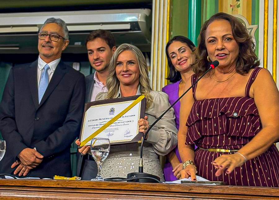 Ivana Bastos recebe título de cidadã de Salvador