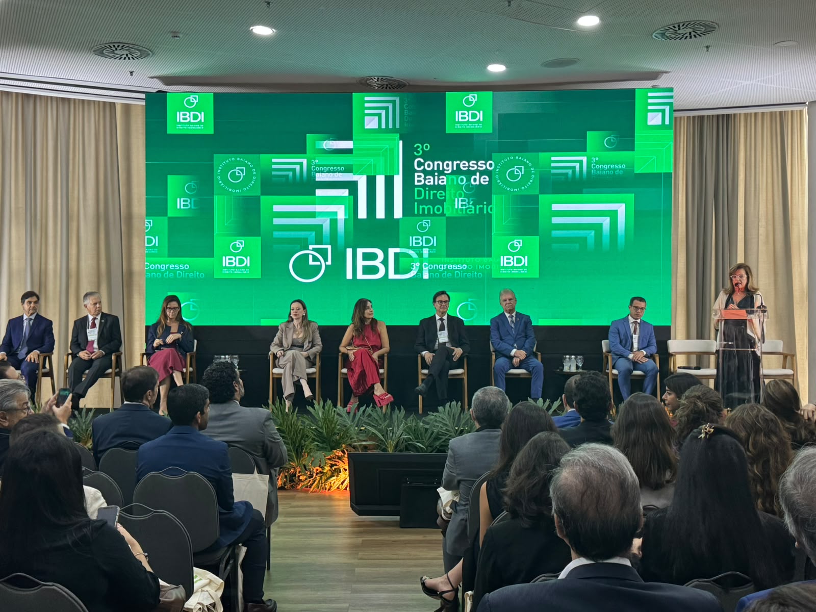 Prefeitura destaca segurança jurídica e desenvolvimento urbano em congresso imobiliário em Salvador