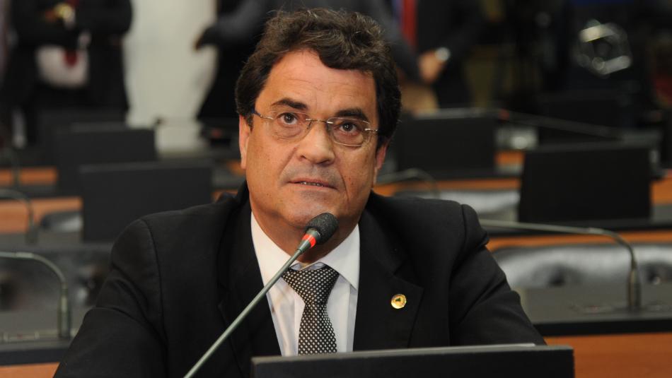 Deputado diz que ACM Neto prega o que não faz