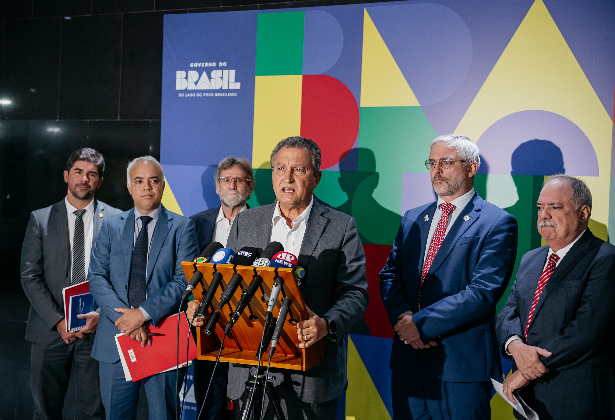 Rui Costa critica gestão de Salvador por falta de merenda em creches e ironiza oposição