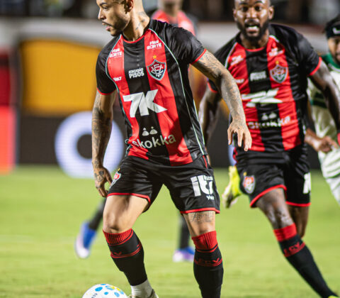 Imagem do post Nem o Flamengo muda plano: Jair Ventura confirma Vitória “com força máxima” no Maracanã