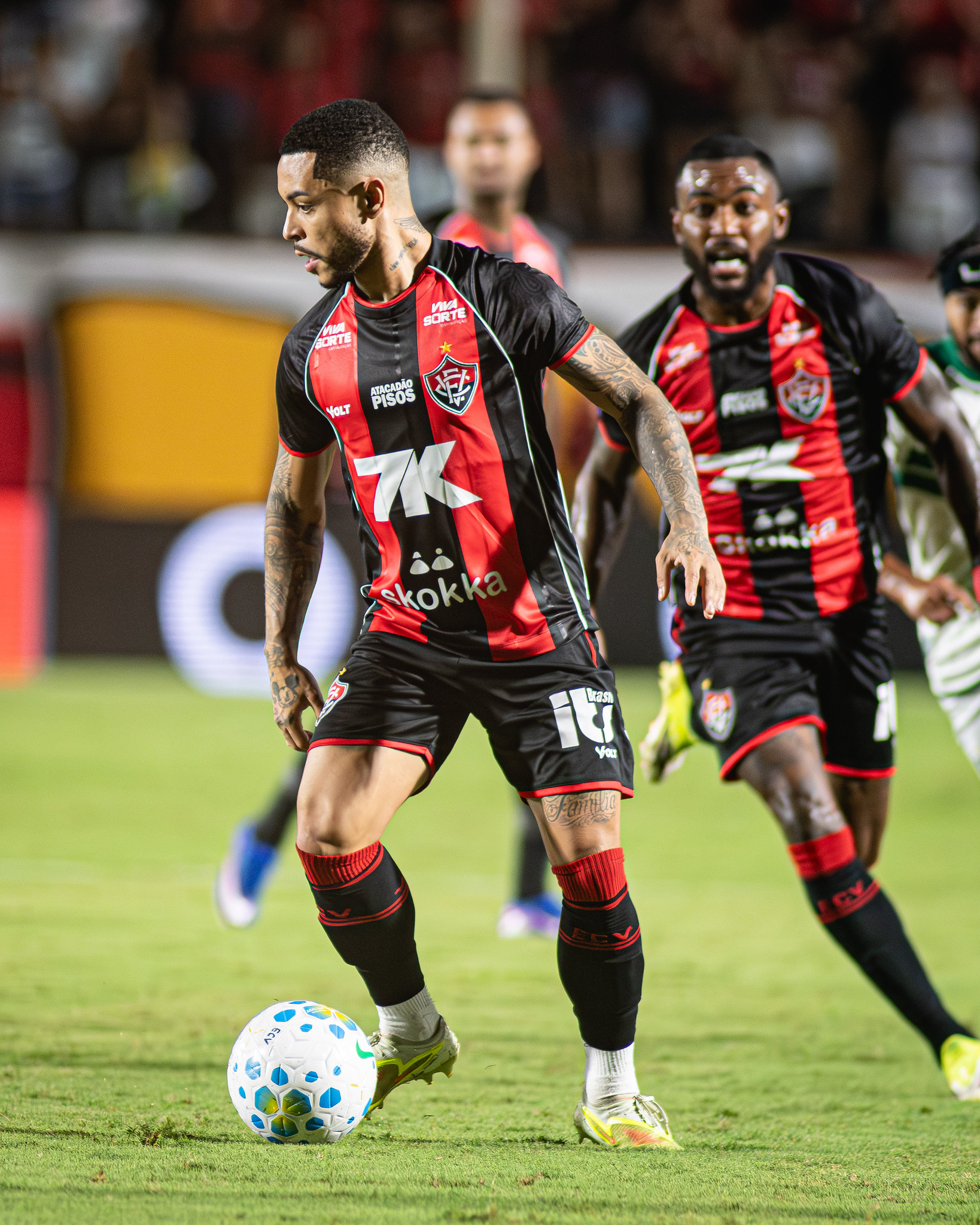 Nem o Flamengo muda plano: Jair Ventura confirma Vitória “com força máxima” no Maracanã