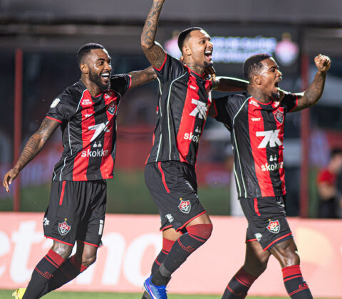 Imagem do post Vitória derruba o Flamengo e faz história no Barradão lotado