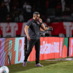Jair detona arbitragem após derrota do Vitória e dispara: “Confusa mais uma vez”