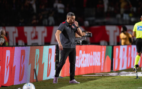 Imagem do post Jair detona arbitragem após derrota do Vitória e dispara: “Confusa mais uma vez”