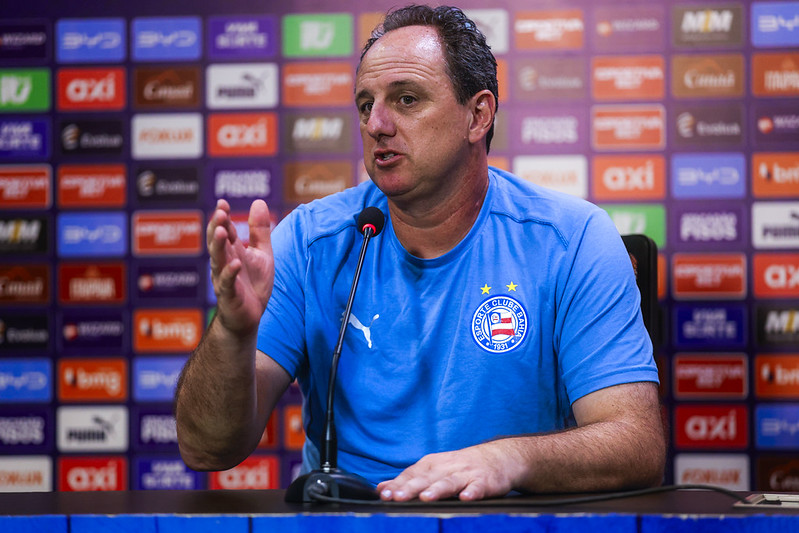 Pressionado no Bahia, Rogério Ceni abre o jogo sobre possível demissão após protestos