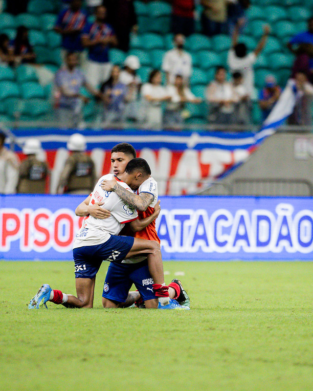 Bahia reage nos acréscimos, vira sobre o Botafogo e encerra jejum na Fonte Nova
