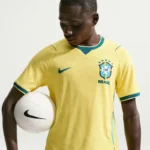 Camisa da Seleção custa R$ 749 e lidera ranking entre campeões da Copa; veja preços