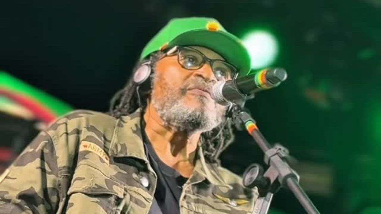 Vídeo: Edson Gomes abre o jogo sobre uso de maconha