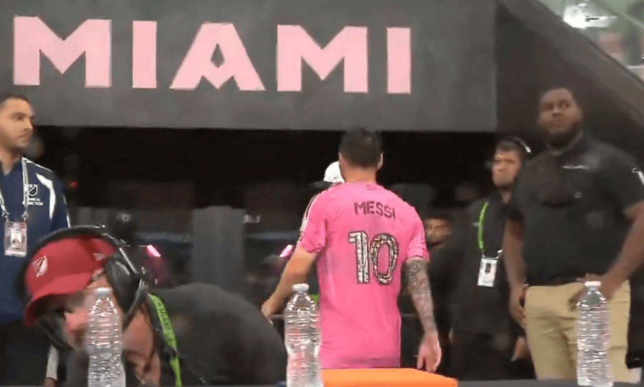 Messi deixa jogo com dores e gera alerta antes da Copa do Mundo