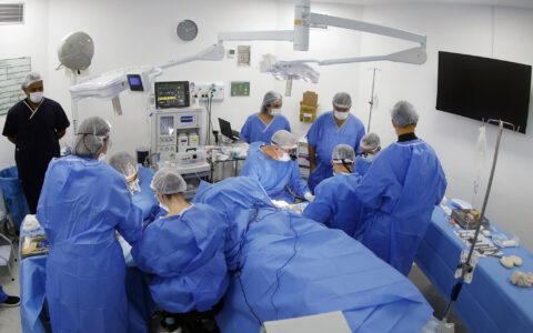 Imagem do post Hospital Ortopédico do Estado da Bahia realiza 80 cirurgias de mão em mutirão pelo SUS