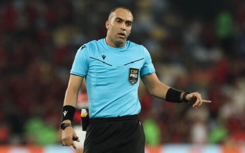 Imagem do post Vídeo: árbitro é hostilizado dentro de avião após expulsão em Flamengo x Palmeiras
