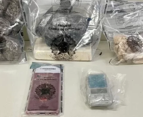 Imagem do post Mulher é presa com 2 kg de cocaína e porções de crack durante flagrante no Uruguai